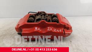 Gebruikte Remklauw (Tang) rechts-achter Porsche Cayenne (9PA) 3.2 V6 24V Prijs € 50,00 Margeregeling aangeboden door van Deijne Onderdelen Uden B.V.