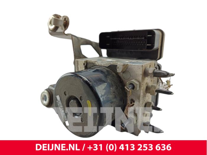 Volvo V60 ABS Pomp O249093