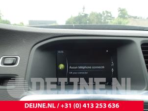 Gebruikte Display Interieur Volvo V60 I (FW/GW) 2.0 D3 20V Prijs € 105,00 Margeregeling aangeboden door van Deijne Onderdelen Uden B.V.