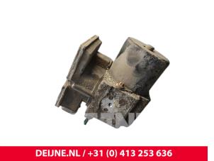 Gebruikte ABS Pomp Opel Vivaro 1.9 DTI 16V Prijs € 121,00 Inclusief btw aangeboden door van Deijne Onderdelen Uden B.V.