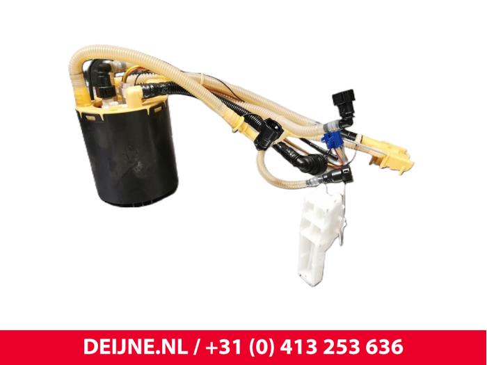 Gebruikte Tank element Pomp Porsche Panamera (970) 3.0 D V6 24V Prijs € 300,00 Margeregeling aangeboden door van Deijne Onderdelen Uden B.V.