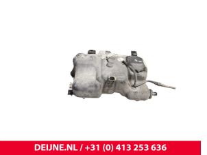 Gebruikte Tank adblue Renault Trafic (1FL/2FL/3FL/4FL) 1.6 dCi 145 Twin Turbo Prijs € 423,50 Inclusief btw aangeboden door van Deijne Onderdelen Uden B.V.