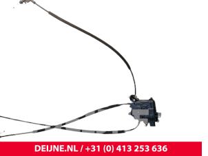 Gebruikte Schuifdeur Slotmechaniek links Volkswagen Caddy Combi IV 1.4 TGI EcoFuel Prijs € 108,90 Inclusief btw aangeboden door van Deijne Onderdelen Uden B.V.