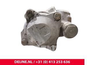 Gebruikte Stuurpomp Iveco New Daily III 50C17 Prijs € 90,75 Inclusief btw aangeboden door van Deijne Onderdelen Uden B.V.