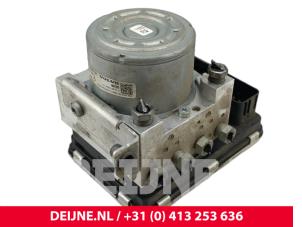 Volvo V90 ABS pump O250003 photo 2