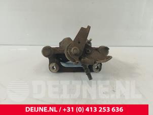 Opel Movano Remklauw (Tang) links-achter O250102 foto 3