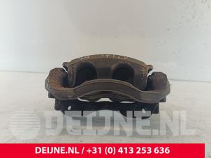 Opel Movano Remklauw (Tang) links-voor O250103 foto 2