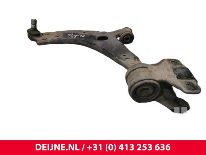 Volvo V40 Draagarm onder links-voor O250157