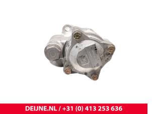 Gebruikte Servopomp Iveco New Daily Prijs € 90,75 Inclusief btw aangeboden door van Deijne Onderdelen Uden B.V.