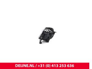 Toyota Pro-Ace Koplamp links O9990002570 foto 2