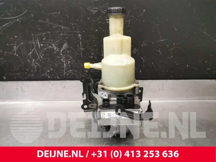 Opel Vivaro Lenkkraftverstärker Pumpe O250794