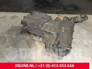 Gebruikte Adblue tank Volkswagen Transporter/Caravelle T6 2.0 TDI 150 Prijs € 242,00 Inclusief btw aangeboden door van Deijne Onderdelen Uden B.V.