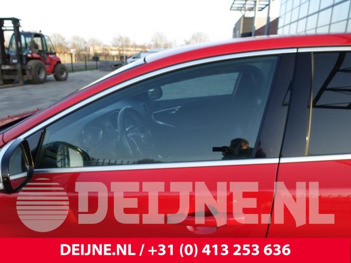 Volvo V40 Türscheibe 4-türig links hinten O251146