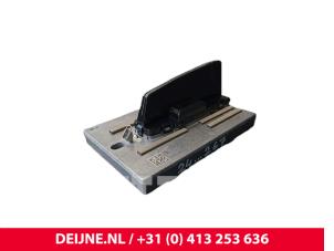 Gebruikte Antenne Volvo V60 II (ZW) 2.0 T8 16V Recharge AWD Prijs € 125,00 Margeregeling aangeboden door van Deijne Onderdelen Uden B.V.