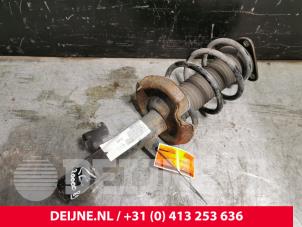 Gebruikte Mac Phersonpoot links-voor Volvo V40 (MV) 1.5 T2 16V Geartronic Prijs € 50,00 Margeregeling aangeboden door van Deijne Onderdelen Uden B.V.