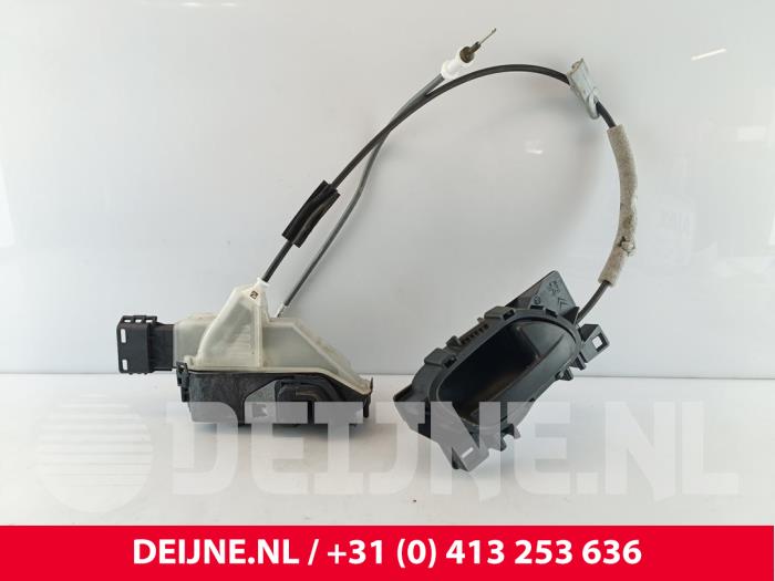 Toyota Pro-Ace Door lock mechanism 2-door, right O251327