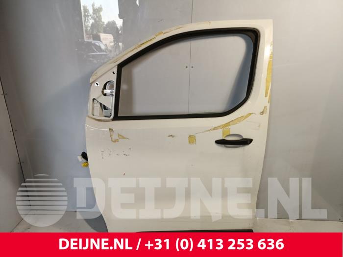 Toyota Pro-Ace Tür 2-türig links O251362