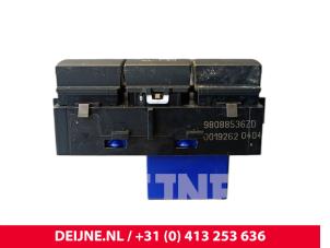Opel Vivaro Schalter Heckklappe O251391 foto 3