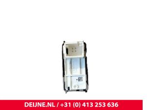 Opel Vivaro Electric window switch O251393 photo 3