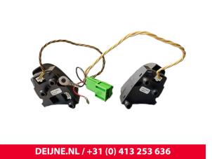Volvo C70 Steering wheel switch O251669 photo 2
