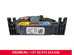 Opel Vivaro Fuse box O251684 photo 3