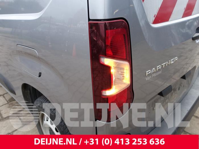 Peugeot Partner Achterlicht links O251801