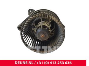 Opel Vivaro Heating and ventilation fan motor O251843 photo 3