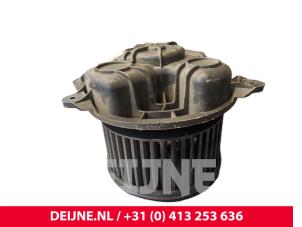 Opel Vivaro Heating and ventilation fan motor O251843 photo 2