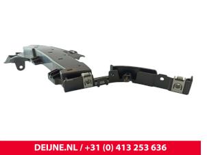 Toyota Pro-Ace Bumpersteun links-voor O9990002601 foto 3