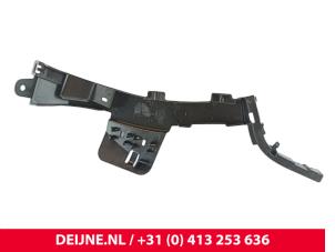 Toyota Pro-Ace Bumpersteun links-voor O9990002601 foto 2
