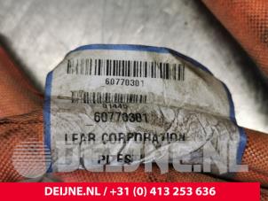 Renault Master Oplaadpunt stekker aansluiting O252111 foto 3