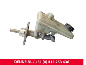 Opel Vivaro Master cylinder O252159 photo 2