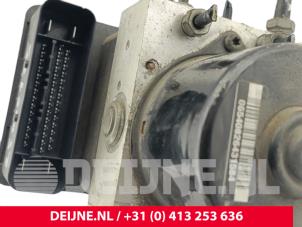 Volvo C70 ABS Pomp O252202 foto 3