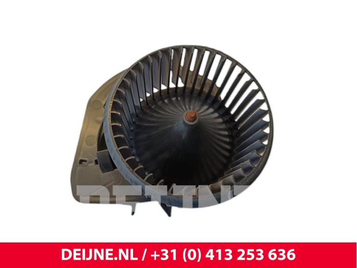 Kachel Ventilatiemotor van een Volkswagen Transporter T6 2.0 TDI 2021