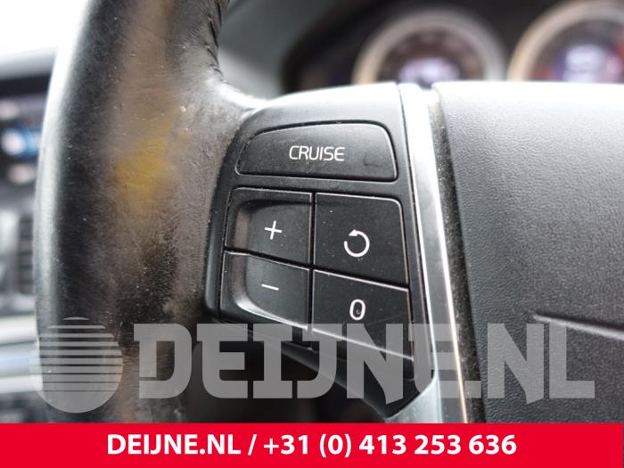 Volvo XC60 Lenkrad O252618