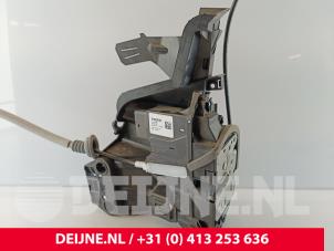 Volvo XC90 Front door lock mechanism 4-door, right O252718 photo 2
