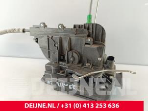 Mercedes Vito Deurslot Mechaniek 2Deurs links O252799 foto 2
