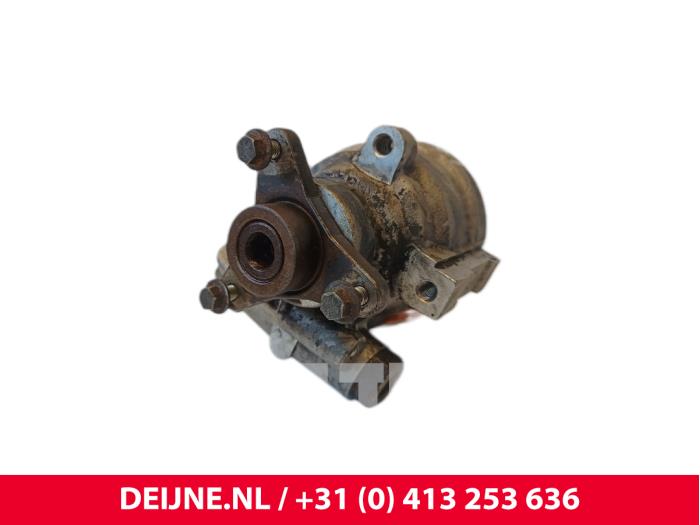 Gebruikte Pomp Servo Renault Trafic New (FL) 2.5 dCi 16V 115 FAP Prijs € 121,00 Inclusief btw aangeboden door van Deijne Onderdelen Uden B.V.