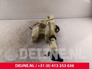 Gebruikte Ruitensproeiertank voor Volvo S60 I (RS/HV) 2.4 20V 170 Prijs € 15,00 Margeregeling aangeboden door van Deijne Onderdelen Uden B.V.