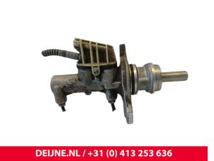 Mercedes Vito Master cylinder O253048 photo 2