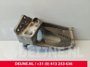 Gebruikte Motorsteun Volvo XC60 II (UZ) 2.0 T8 16V Hybrid AWD Prijs € 25,00 Margeregeling aangeboden door van Deijne Onderdelen Uden B.V.