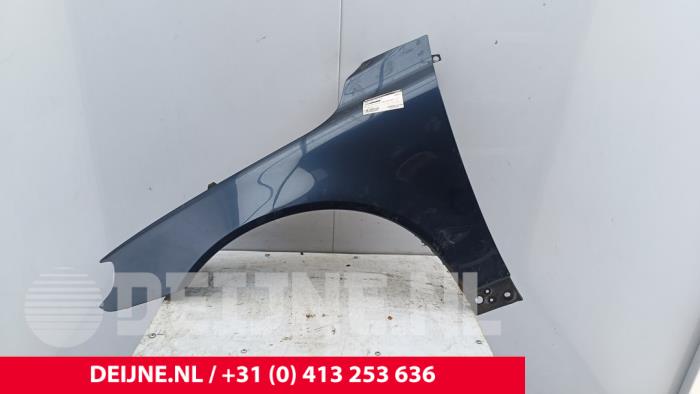 Volvo V70 Kotflügel links vorne O253443