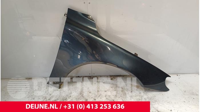 Volvo V70 Kotflügel rechts vorne O253444