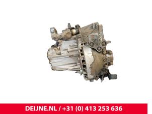 Opel Vivaro Gearbox O253692 photo 2