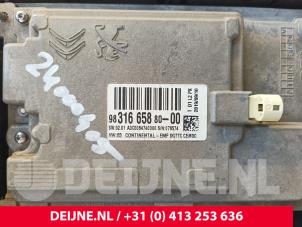 Opel Vivaro Display Multi Media control unit O253720 photo 3