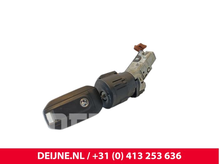 Opel Vivaro Ignition lock + key O253730