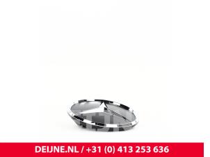Nieuwe Embleem Mercedes Sprinter Prijs € 31,46 Inclusief btw aangeboden door van Deijne Onderdelen Uden B.V.