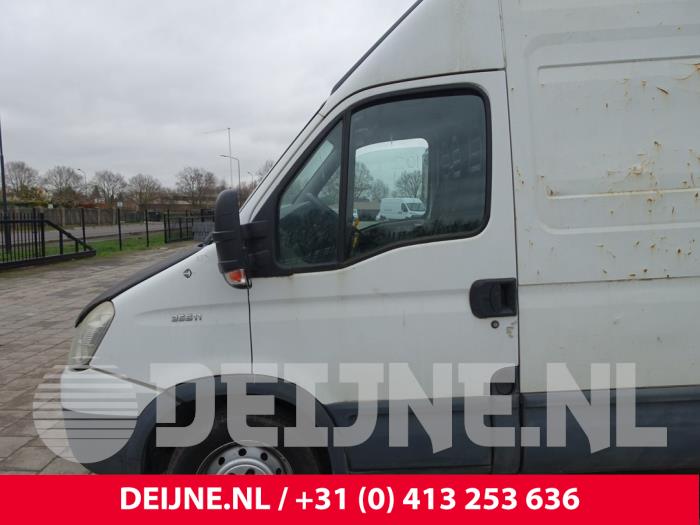 Iveco Daily Tür 2-türig links O254134