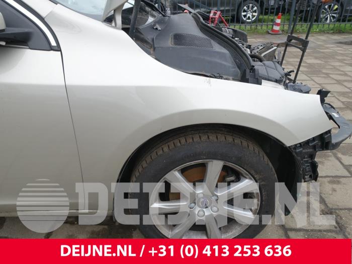 Volvo V60 Kotflügel rechts vorne O254376