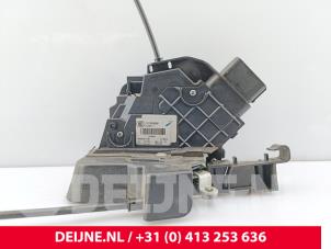 Volvo V70 Front door lock mechanism 4-door, right O254490 photo 3